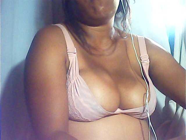 MIRANDAW's BongaCams show and profile