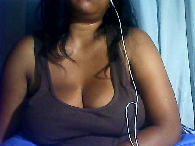 MIRANDAW's BongaCams show and profile