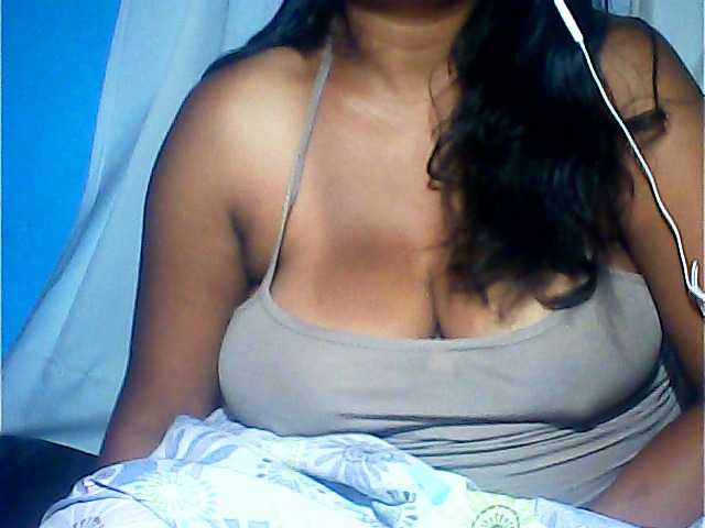 MIRANDAW's BongaCams show and profile