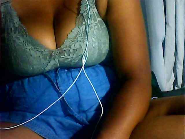 MIRANDAW Live Webcam on BongaCams