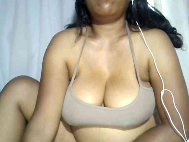 MIRANDAW Live Webcam on BongaCams