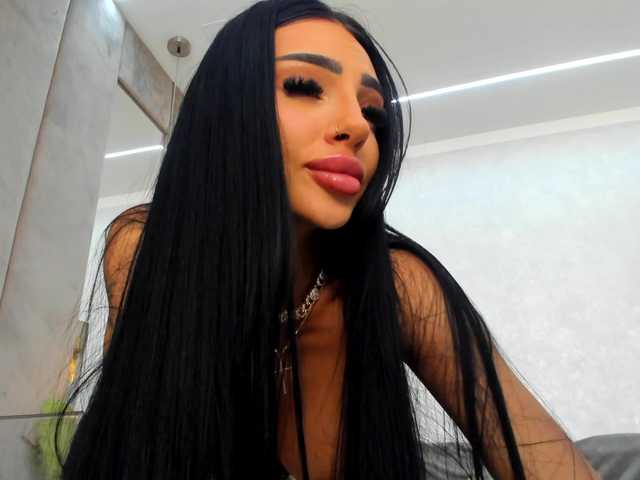 BritneyCharm's BongaCams show and profile