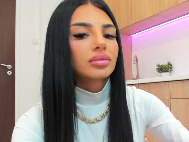 BritneyCharm's BongaCams show and profile