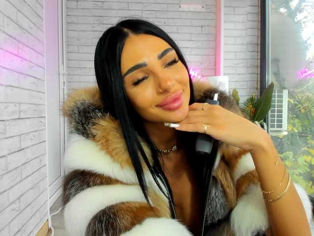  BritneyCharm chat room