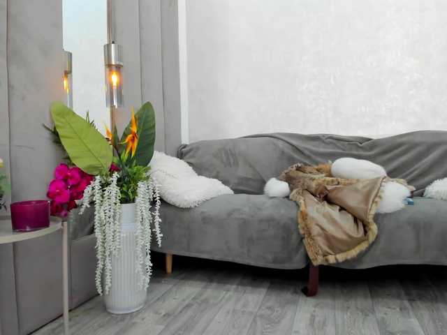 BritneyCharm's BongaCams show and profile