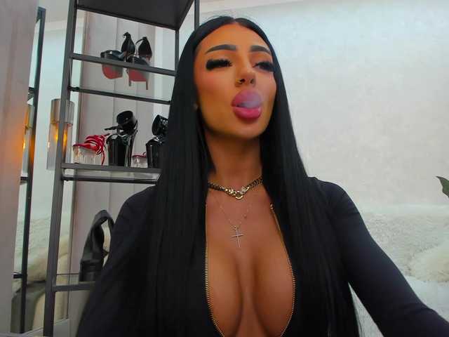 BritneyCharm's BongaCams show and profile