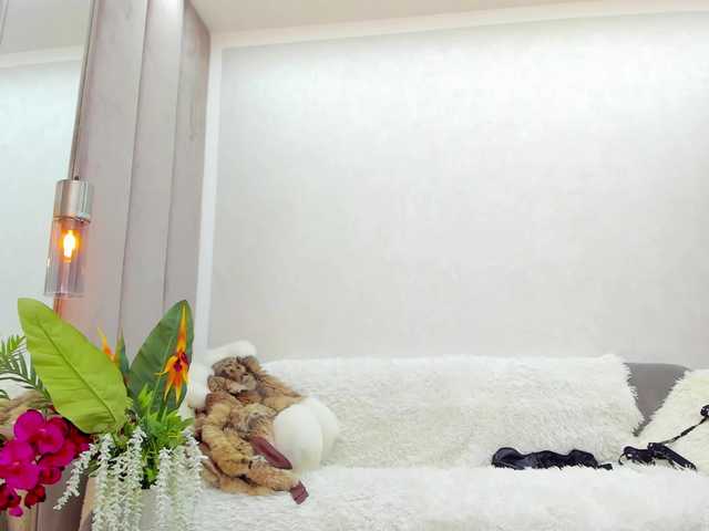 BritneyCharm's BongaCams show and profile