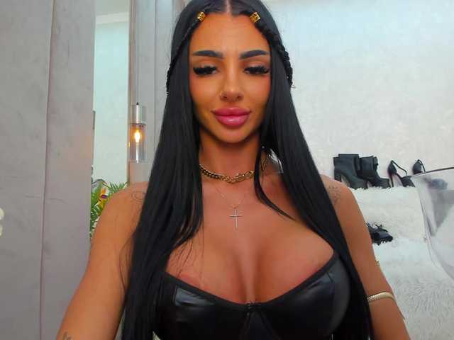 BritneyCharm's BongaCams show and profile