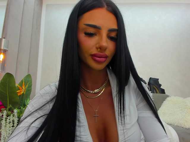 BritneyCharm's BongaCams show and profile