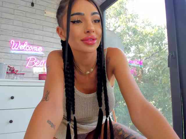 BritneyCharm webcam