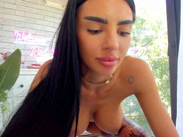 BritneyCharm webcam