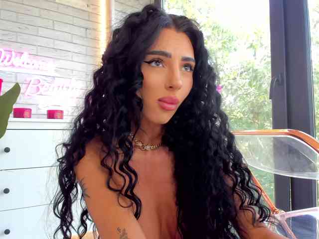 BritneyCharm webcam
