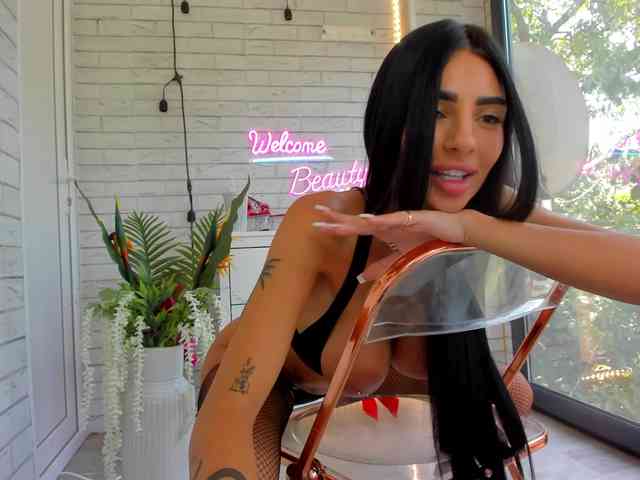 BritneyCharm webcam