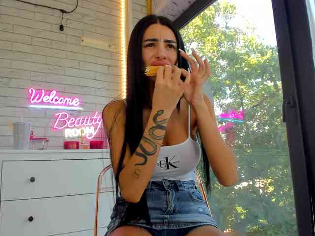 BritneyCharm webcam