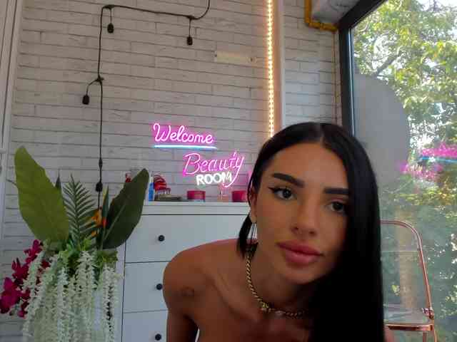 BritneyCharm webcam