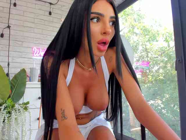 BritneyCharm webcam