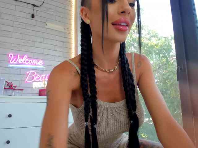 BritneyCharm webcam