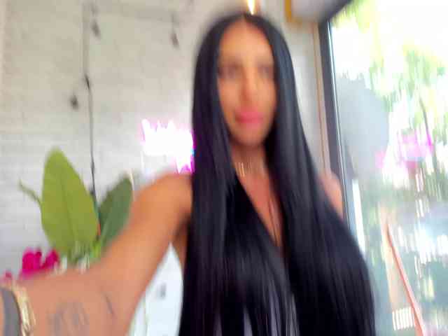 BritneyCharm webcam