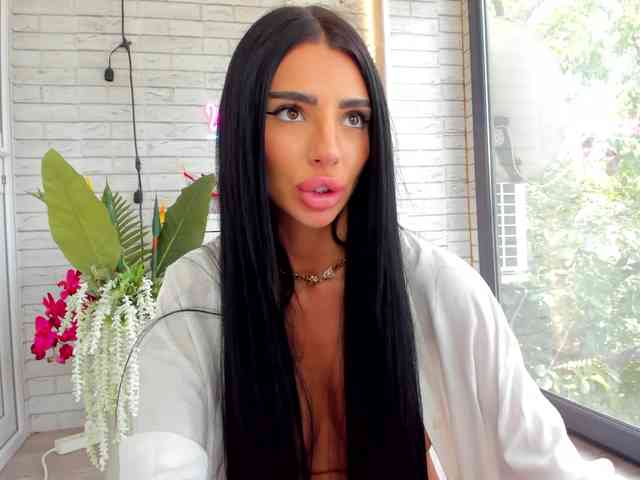 BritneyCharm webcam
