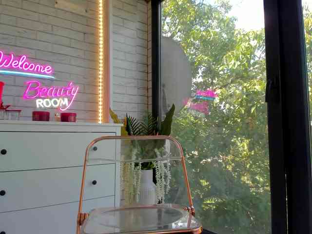 BritneyCharm webcam
