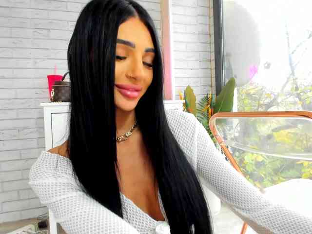 BritneyCharm Live Webcam on BongaCams