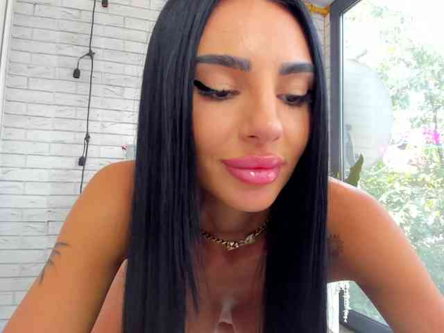 BritneyCharm webcam
