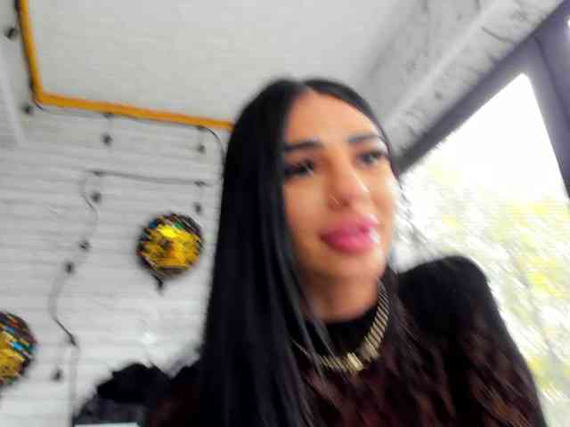 BritneyCharm webcam