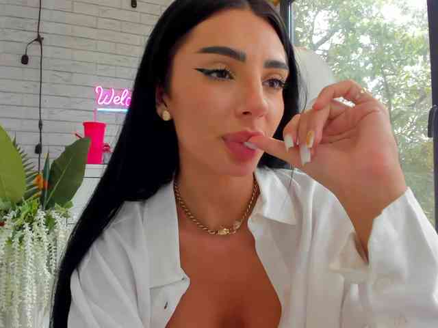 BritneyCharm webcam