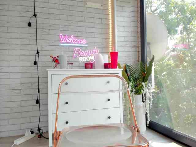 BritneyCharm webcam