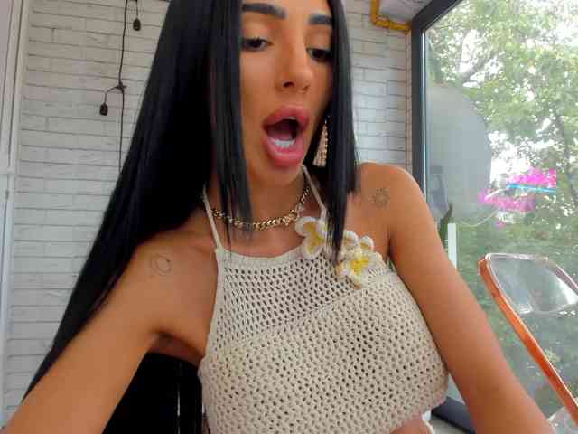 BritneyCharm webcam