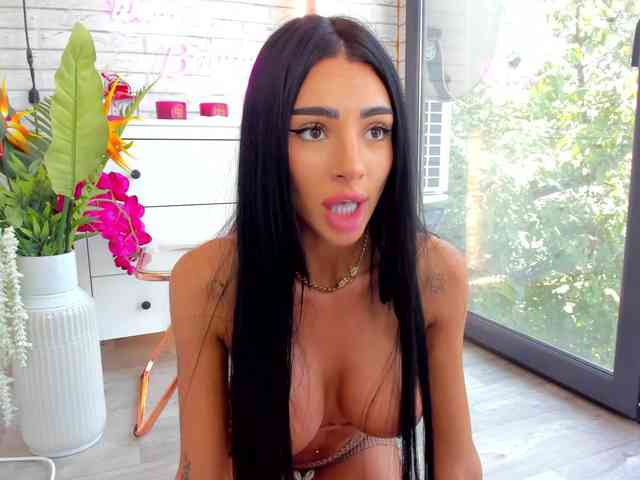 BritneyCharm webcam