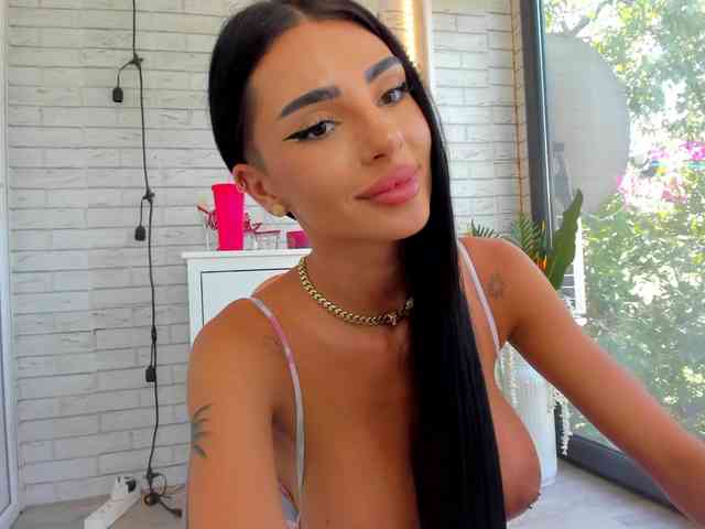 BritneyCharm webcam