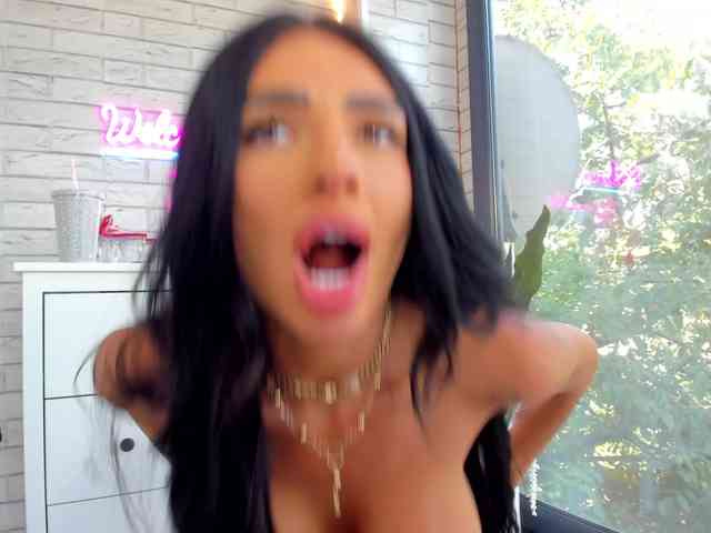 BritneyCharm webcam