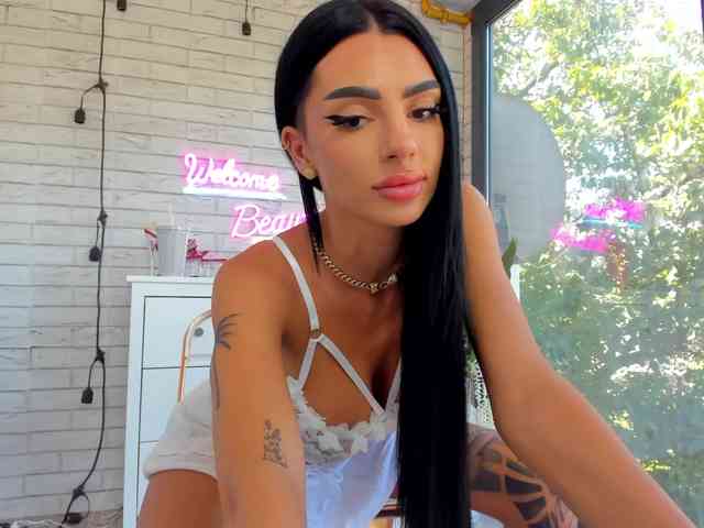 BritneyCharm webcam