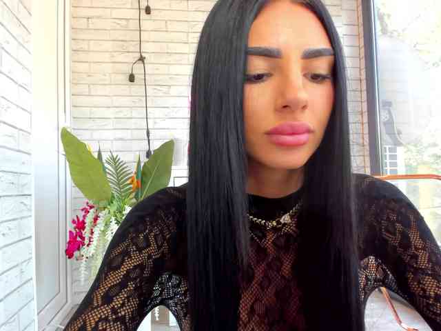 BritneyCharm webcam