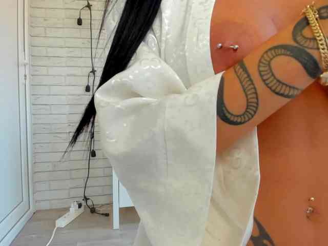 BritneyCharm webcam