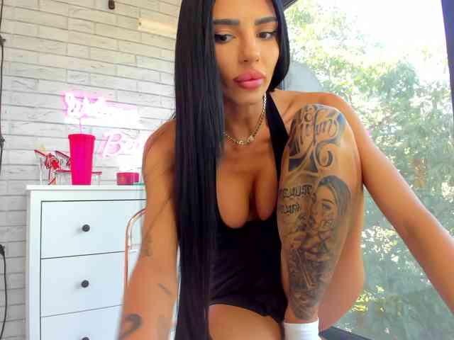 BritneyCharm webcam