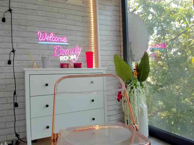 BritneyCharm webcam