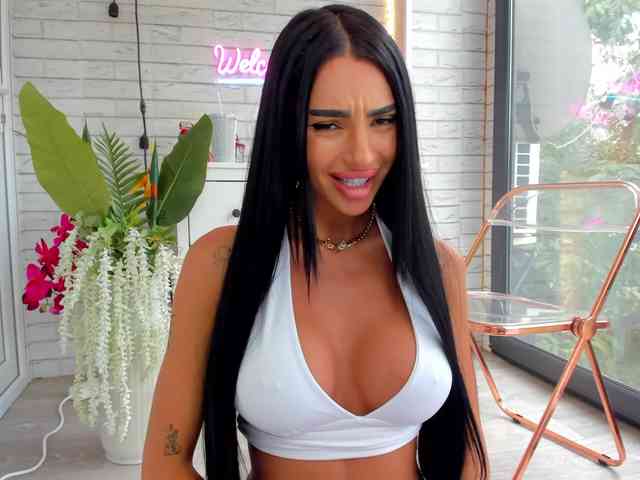 BritneyCharm webcam