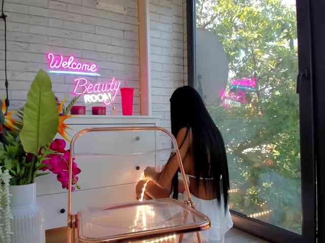 BritneyCharm webcam