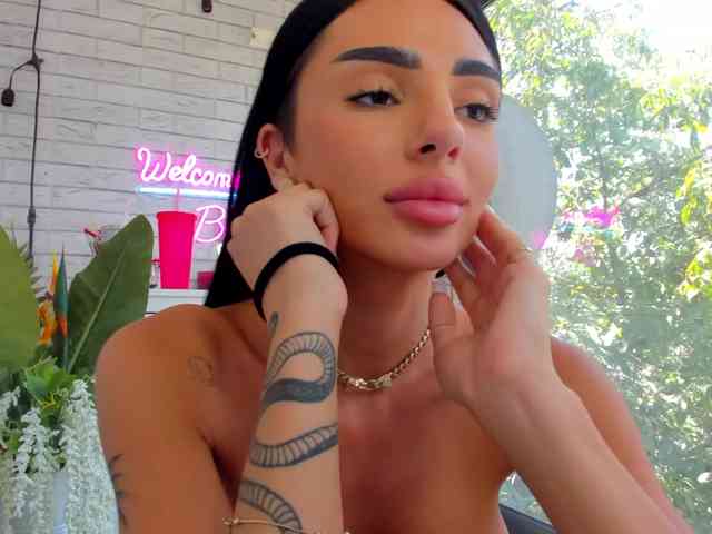 BritneyCharm webcam