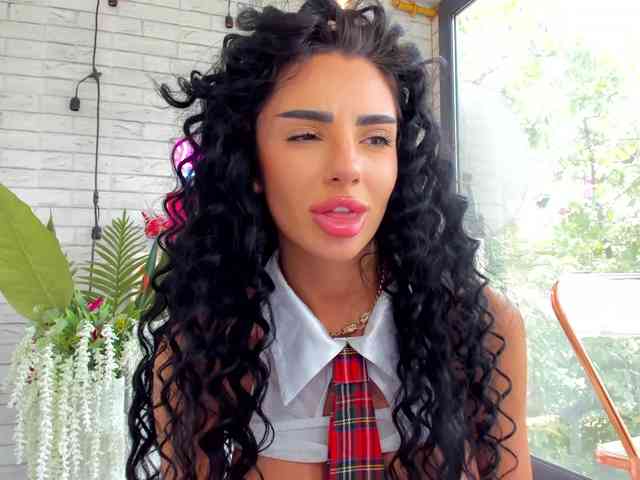 BritneyCharm webcam