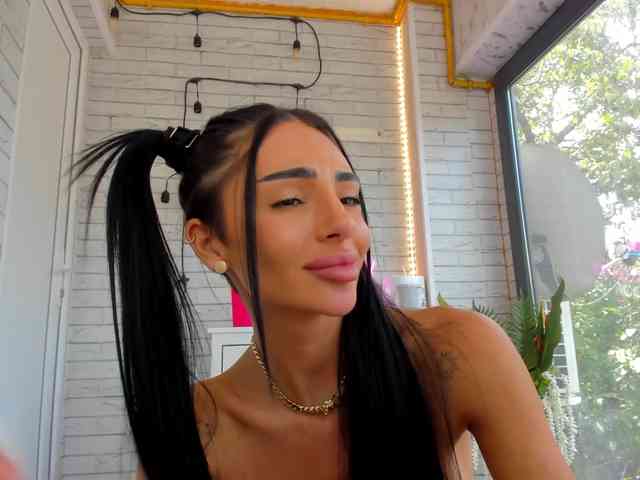 BritneyCharm webcam