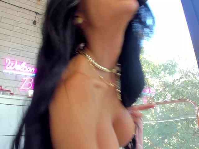 BritneyCharm webcam