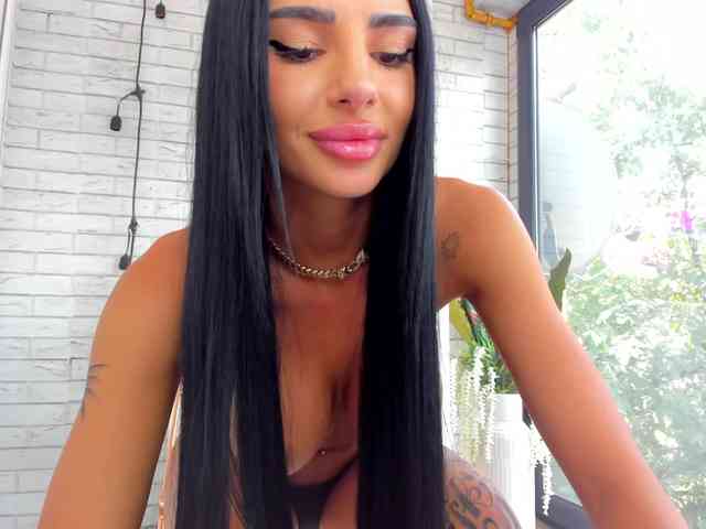 BritneyCharm webcam