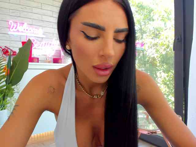BritneyCharm webcam