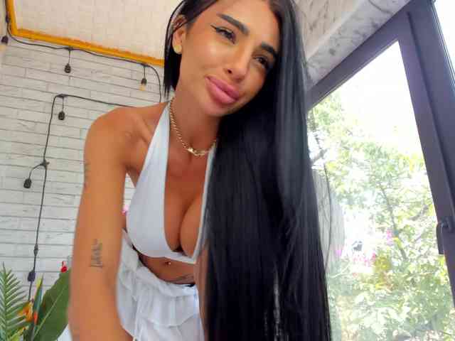 BritneyCharm webcam
