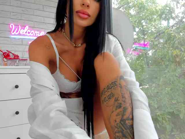 BritneyCharm webcam