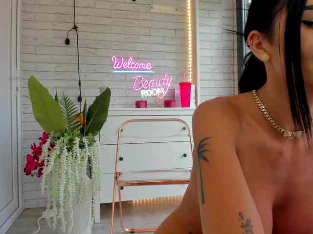 BritneyCharm webcam