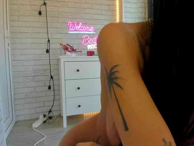 BritneyCharm webcam